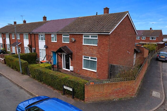 3 Bedroom End Terrace House For Sale In Grove Road, Houghton Regis, Dunstable, Bedfordshire, LU5