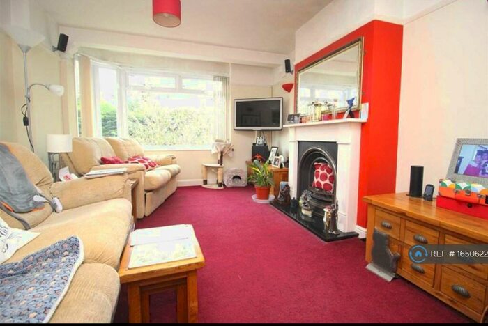 4 Bedroom Semi-Detached House To Rent In Dale View Gardens, Hove, BN3