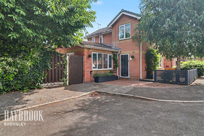 3 Bedroom End Of Terrace House For Sale In Millmoor Court, Darfield, S73