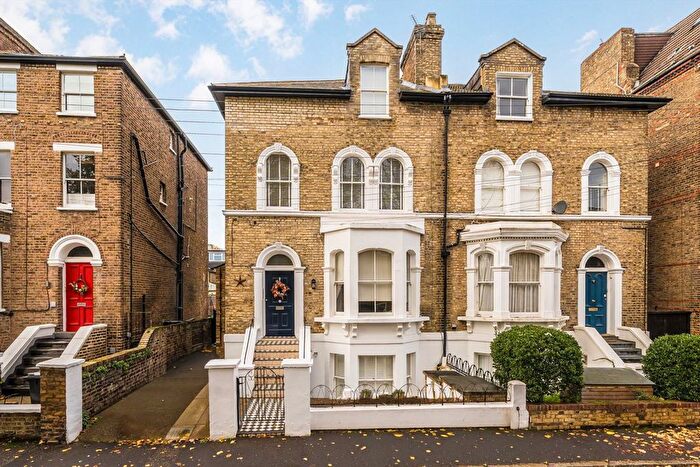 2 Bedroom Flat To Rent In Queens Road, Twickenham, TW1