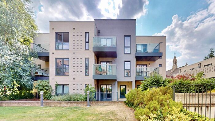 2 Bedroom Flat For Sale In Bishops Road, Highgate, N6
