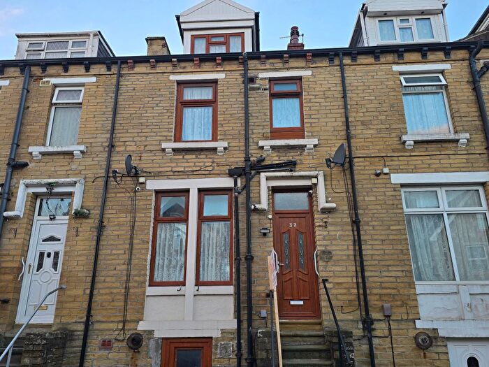 4 Bedroom Terraced House For Sale In Leamington Street, Manningham, Bradford, BD9