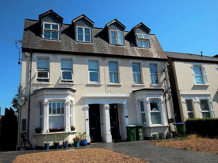 2 Bedroom Flat To Rent In Park View Road, Welling, Kent, DA16