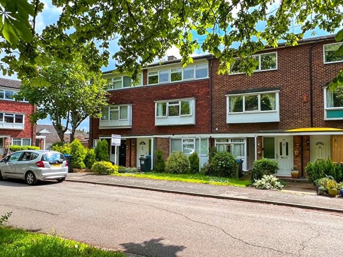2 Bedroom Maisonette To Rent In Mountwood, West Molesey, KT8