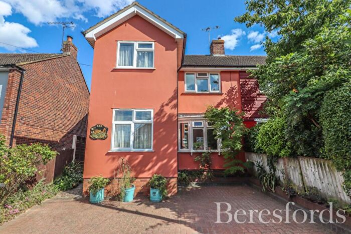 3 Bedroom Semi-Detached House For Sale In Pyms Road, Chelmsford, CM2