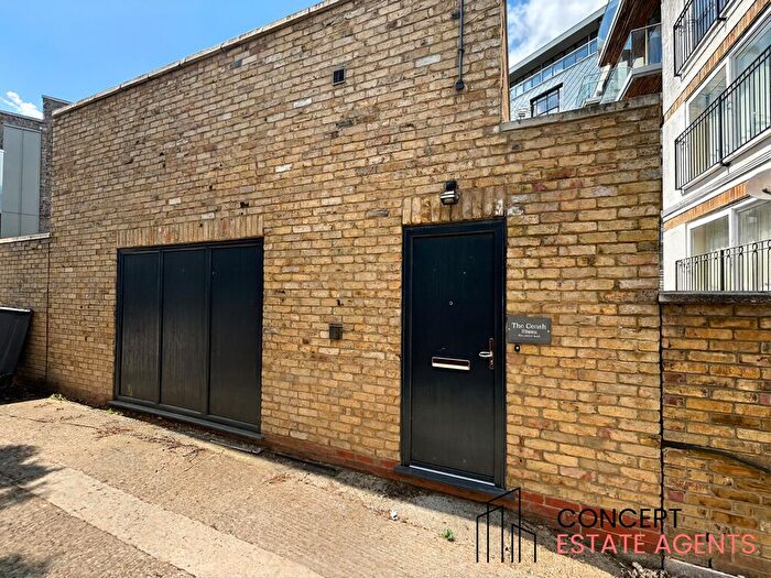 3 Bedroom Flat To Rent In Cavendish Road, Colliers Wood, SW19