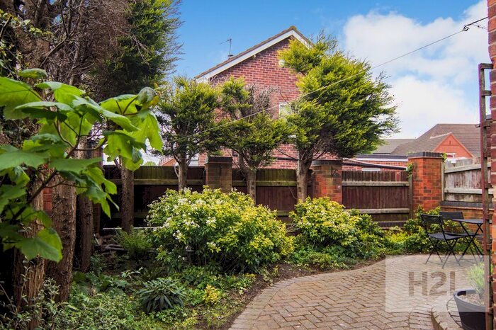 3 Bedroom Flat To Rent In Parkfield Road, Coleshill, B46