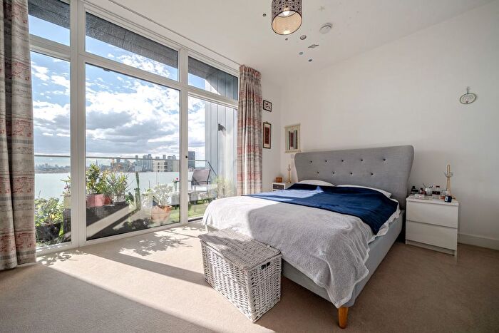 3 Bedroom Flat For Sale In Peartree Way, London, SE10