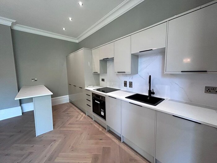 1 Bedroom Flat To Rent In Carlton House, Sandy Walk, WF1