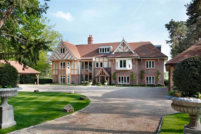 2 Bedroom Flat For Sale In Gillotts Lane, Henley-On-Thames, RG9