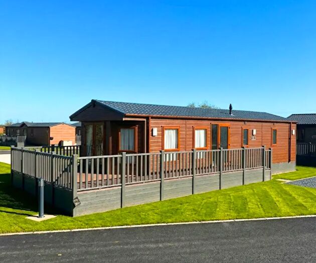 2 Bedroom Mobile/park Home For Sale In Back Road, Newton On Derwent, York, YO41