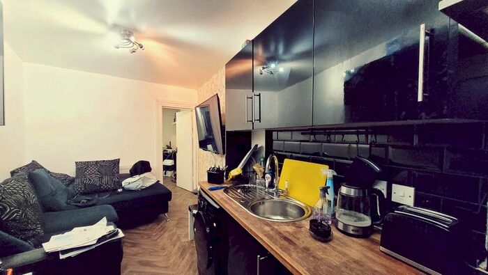 1 Bedroom Flat To Rent In Bell Farm Avenue, Dagenham, London, RM10