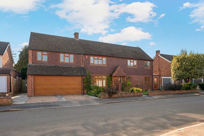 5 Bedroom Detached House For Sale In Ronneby Close, Weybridge, KT13