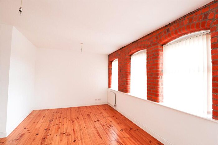 2 Bedroom Apartment To Rent In Shakespeare Road, Northampton, NN1