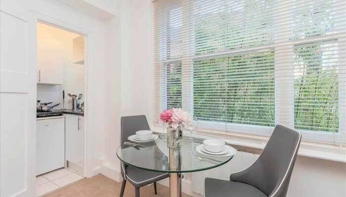 Studio To Rent In 39 Hill Street, London W1J