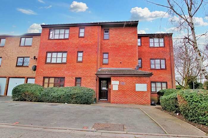 Studio To Rent In Waterside, Uxbridge, UB8