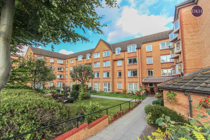 1 Bedroom Flat To Rent In Homemanor House, Cassio Road, Watford, WD18