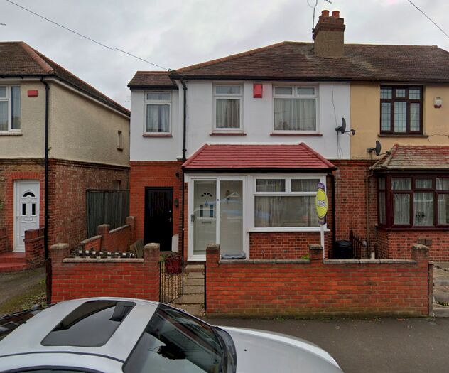 1 Bedroom Studio To Rent In Shaftesbury Avenue, Feltham, TW14