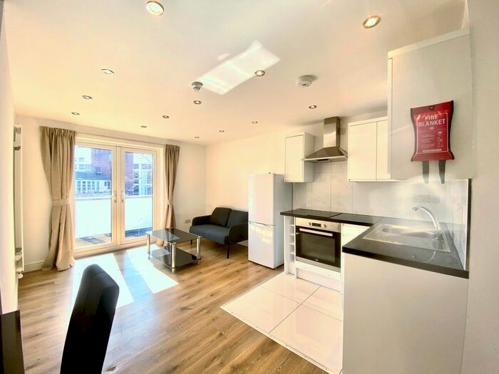 Studio To Rent In Cromwell Road, Kensington, London, SW5