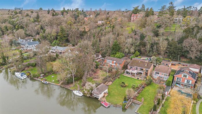 8 Bedroom Detached House For Sale In The Warren, Caversham, Reading, RG4