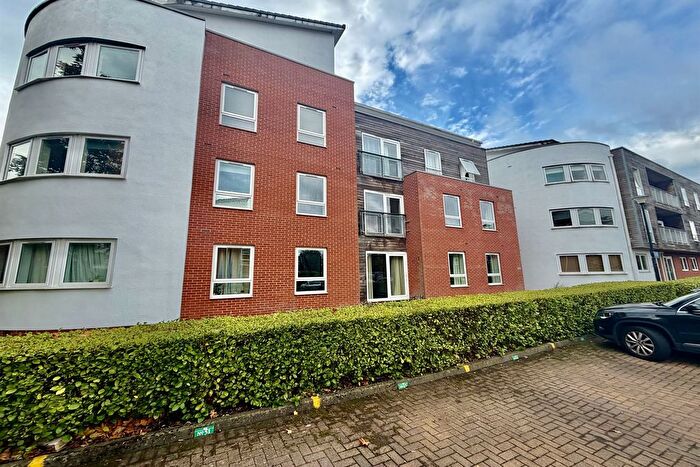 2 Bedroom Flat To Rent In Romana Square, Altrincham, WA14