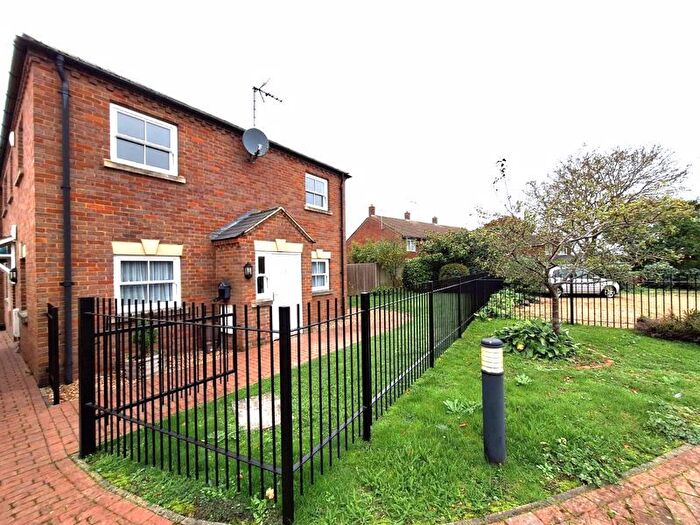 2 Bedroom Flat To Rent In Station Road, Toddington, Dunstable, LU5