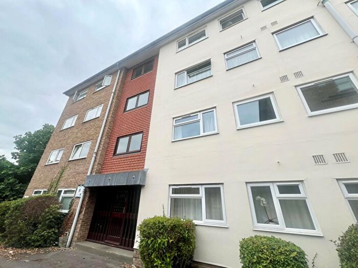 2 Bedroom Flat To Rent In Elm Grove Road, Salisbury, Wiltshire, SP1