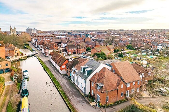 1 Bedroom Apartment For Sale In West Mills, Newbury, Berkshire, RG14