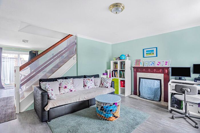 3 Bedroom End Of Terrace House For Sale In Peregrine Road, Sunbury-On-Thames, TW16