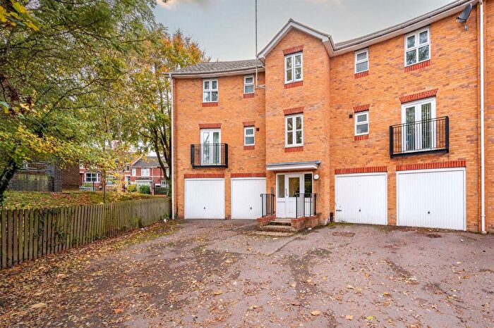 2 Bedroom Apartment For Sale In Woodcroft Way, Kettering, NN15