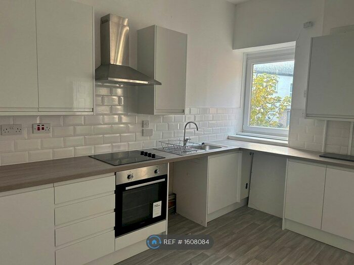 3 Bedroom Flat To Rent In South Vennel, Lanark, ML11