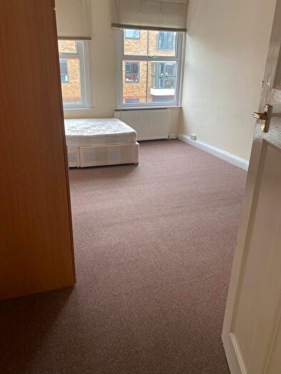 5 Bedroom Flat To Rent In Parson Street, Hendon, NW4