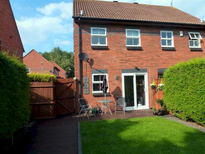 2 Bedroom Property To Rent In St Agnes Close, Studley, B80