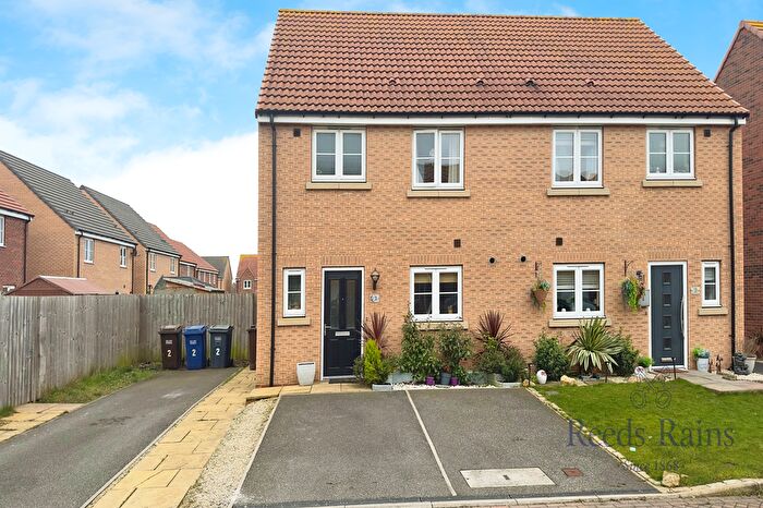 3 Bedroom Semi-detached House For Sale In Hobby Way, Brayton, Selby, YO8