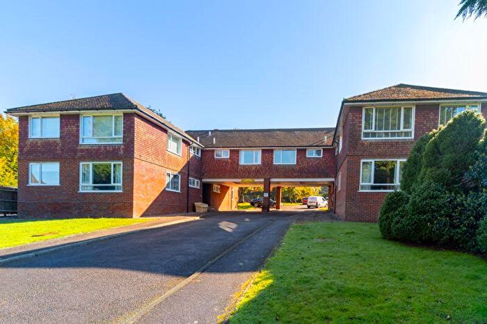 1 Bedroom Flat For Sale In Bond Road, Warlingham, CR6