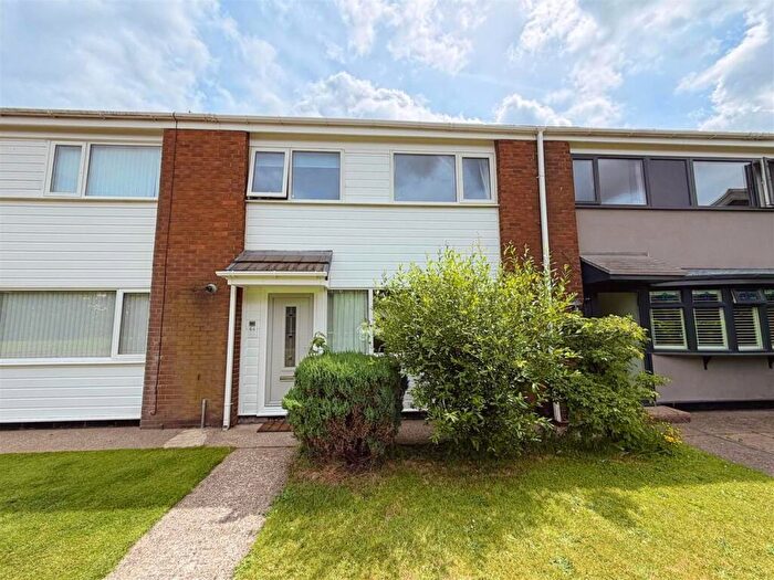 3 Bedroom Terraced House For Sale In Chester Road, Wrexham, LL12