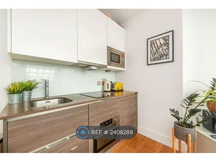 Studio To Rent In Trinity Square, Hounslow, TW3