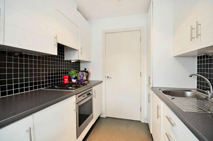 1 Bedroom Flat To Rent In Plaistow Road, Plaistow, London, E13