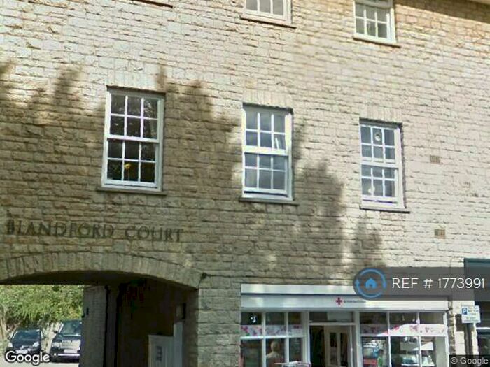 2 Bedroom Flat To Rent In Blandford Court, Woodstock, OX20