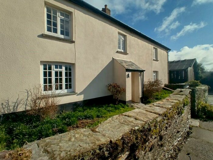 4 Bedroom Semi-Detached House To Rent In Churchill Farmhouse, EX31