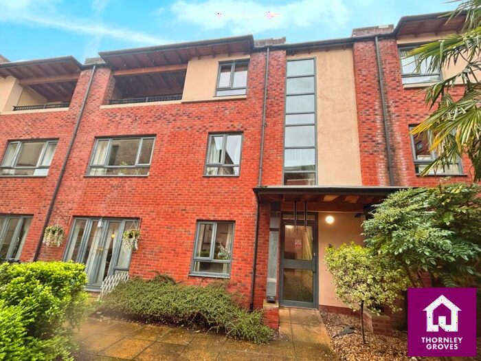 2 Bedroom Flat To Rent In Upper Park Road, Manchester, Greater Manchester, M14
