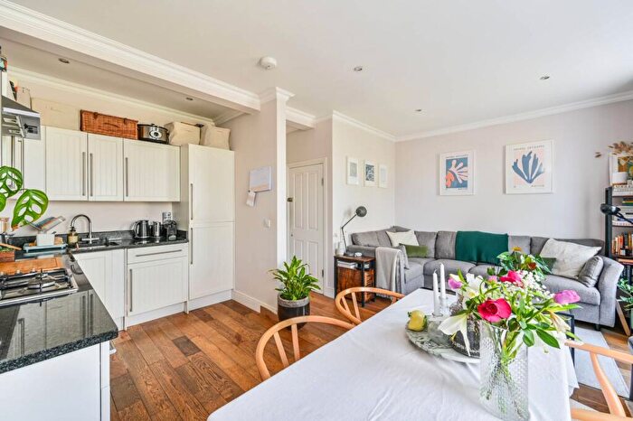 1 Bedroom Flat To Rent In Lavender Hill, Battersea, London, SW11