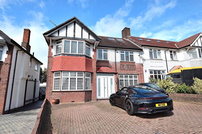 6 Bedroom Semi Detached House For Sale In Wilmer Way, Southgate, London., N14