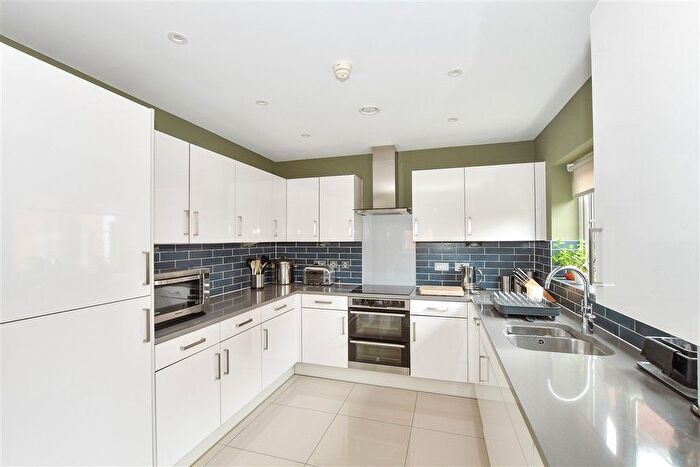 5 Bedroom Detached House For Sale In Wisteria Drive, Crawley, West Sussex, RH10