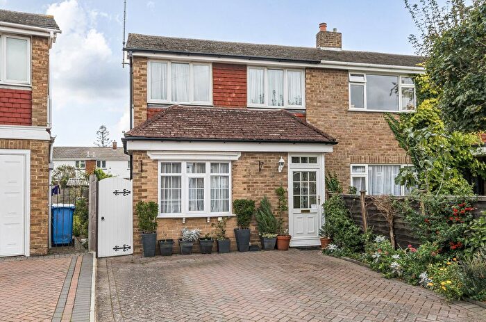 3 Bedroom Semi Detached House For Sale In Rye Close, Farnborough, Hampshire, GU14