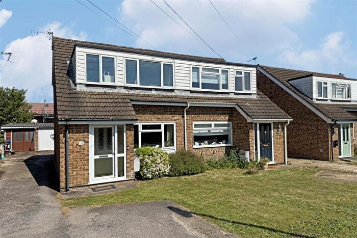 3 Bedroom Semi Detached House For Sale In Farncombe, GU7