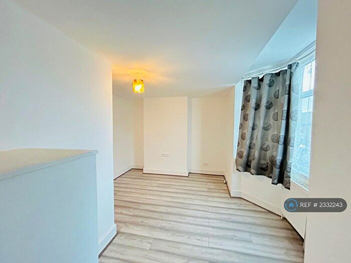 1 Bedroom Flat To Rent In Goresbrook Road, Dagenham, RM9