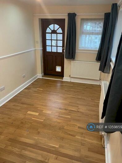 Studio To Rent In Central Park Road, London, E6