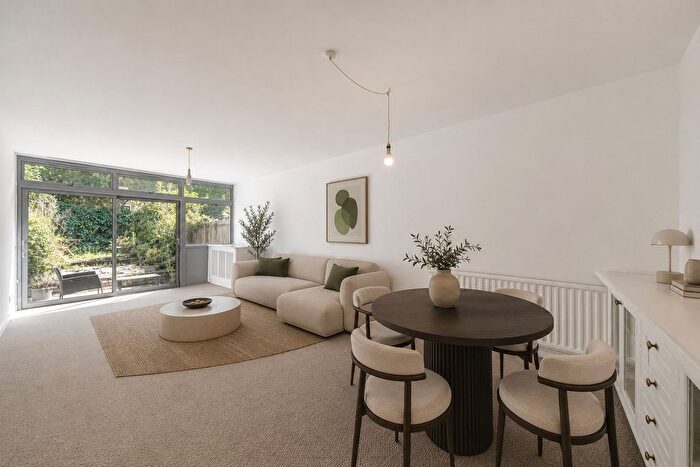 2 Bedroom Flat To Rent In Claudia Place, Southfields, London, SW19