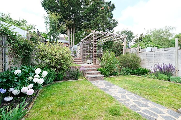 3 Bedroom End Of Terrace House For Sale In Longbury Drive, Orpington, BR5
